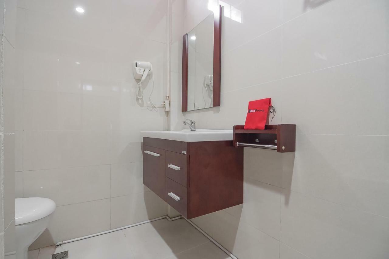 RedDoorz Plus @ Tanjung Pandan Belitung 2 Luaran gambar